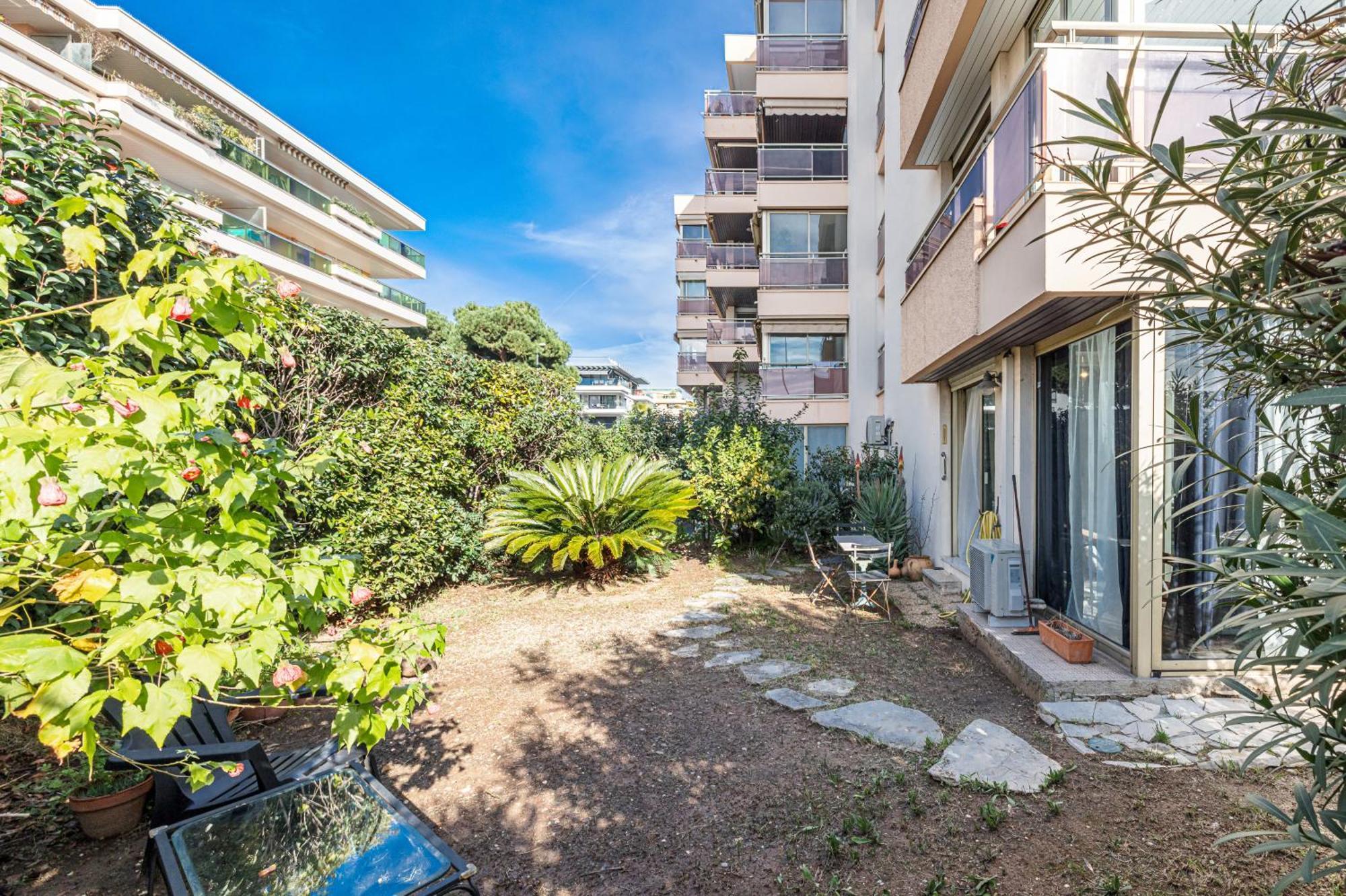Appartamento Le Globe Trotteur Saint-Laurent-du-Var Esterno foto
