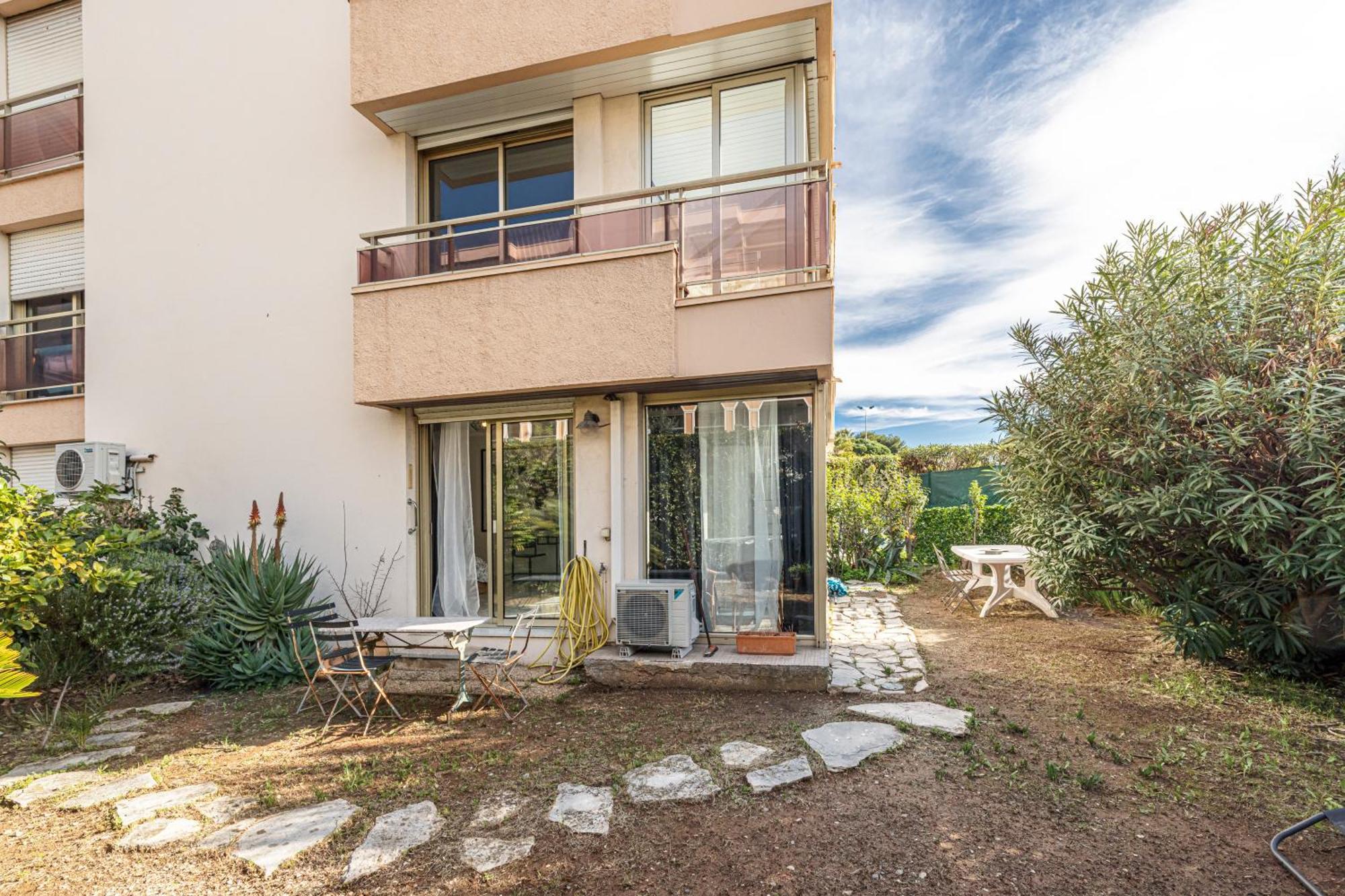 Appartamento Le Globe Trotteur Saint-Laurent-du-Var Esterno foto
