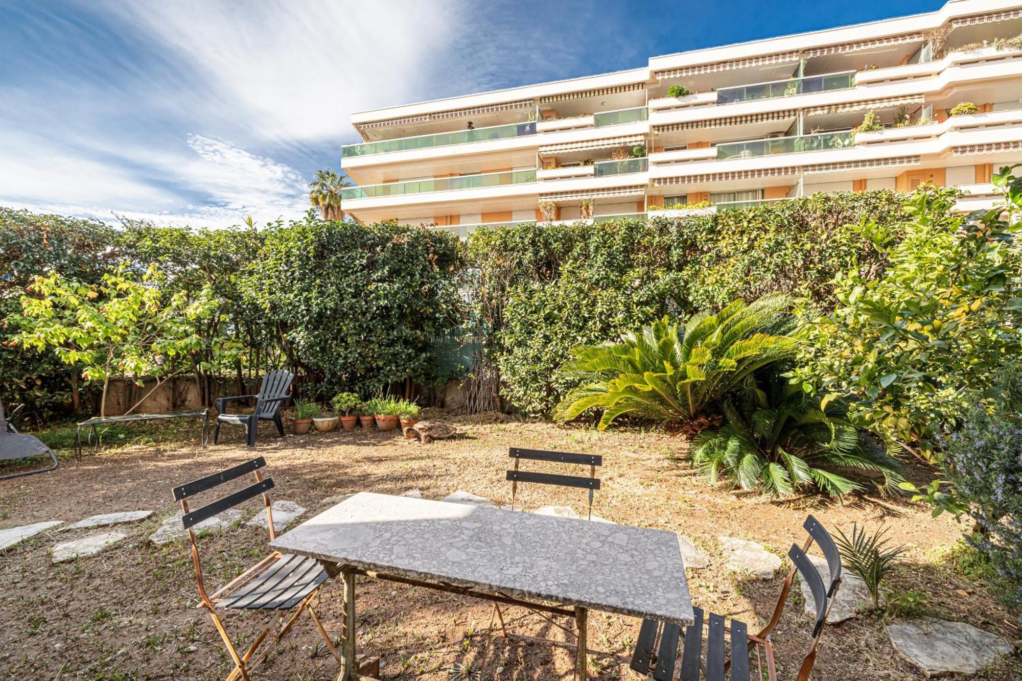 Appartamento Le Globe Trotteur Saint-Laurent-du-Var Esterno foto
