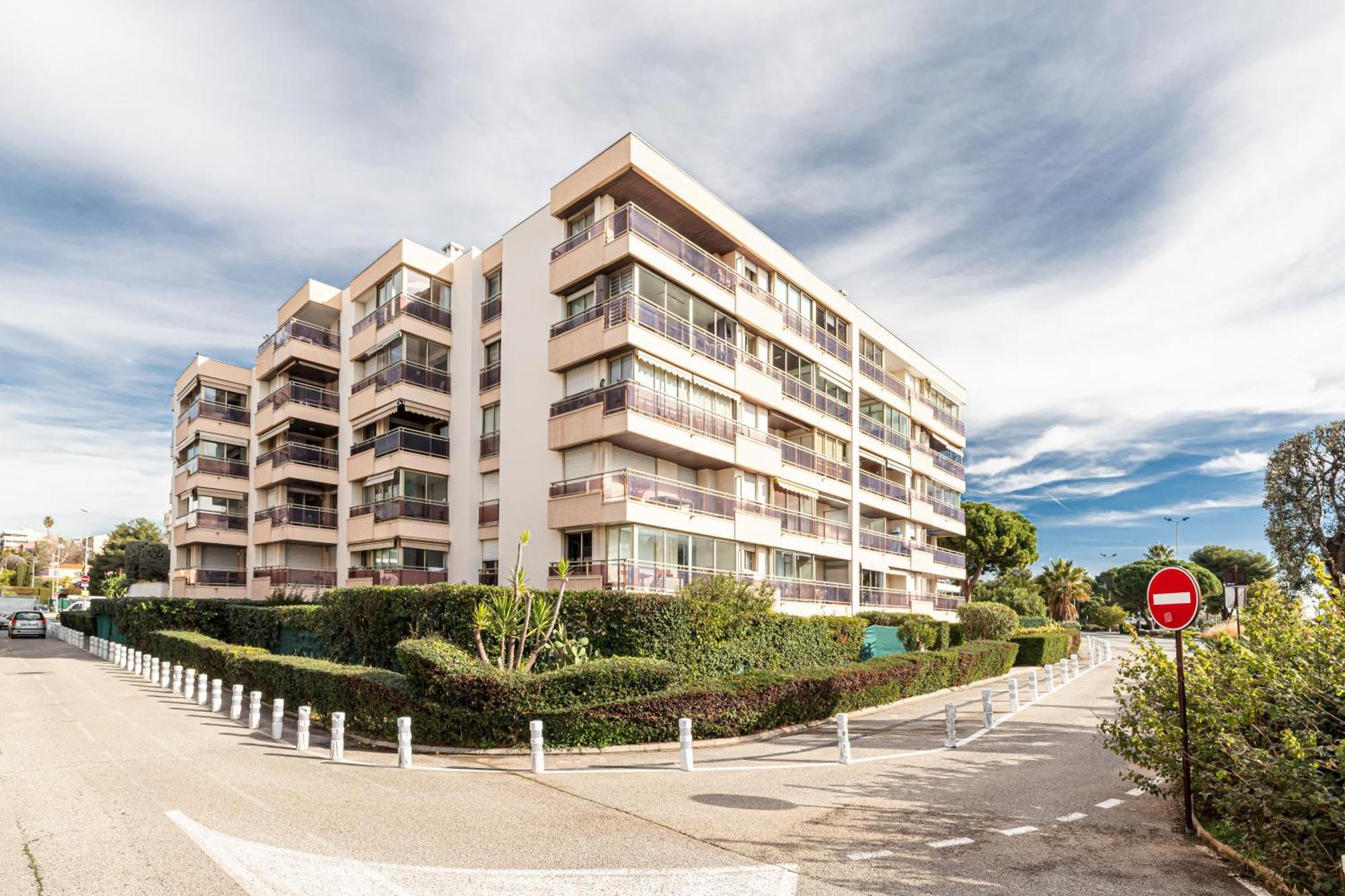 Appartamento Le Globe Trotteur Saint-Laurent-du-Var Esterno foto